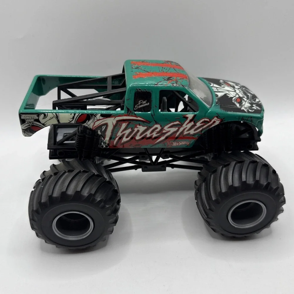 2016 Hot Wheels Monster Jam Trucks Green Thrasher True Metal 8